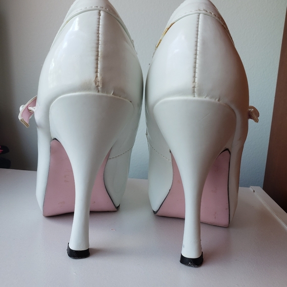 Retro Pin-up Style White Mary Jane Platform Heels, 6 - Picture 9 of 9
